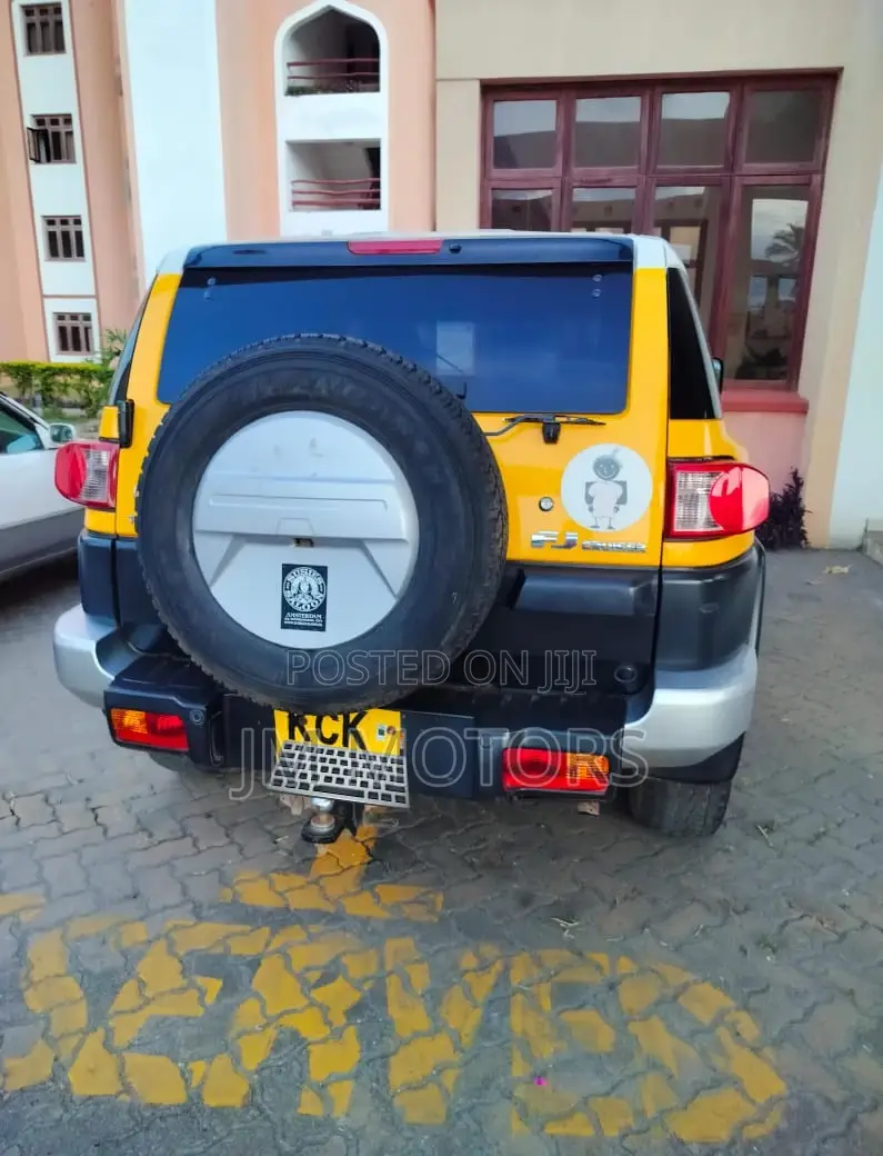 Toyota FJ Cruiser 2012 Yellow