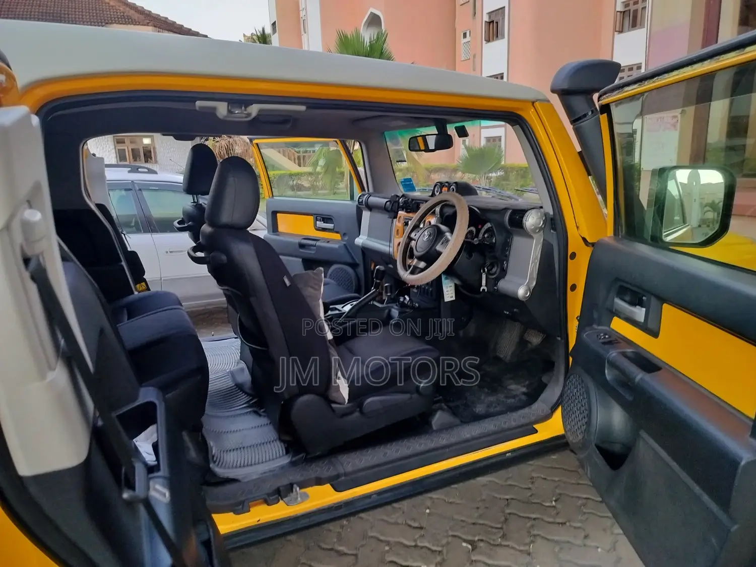 Toyota FJ Cruiser 2012 Yellow