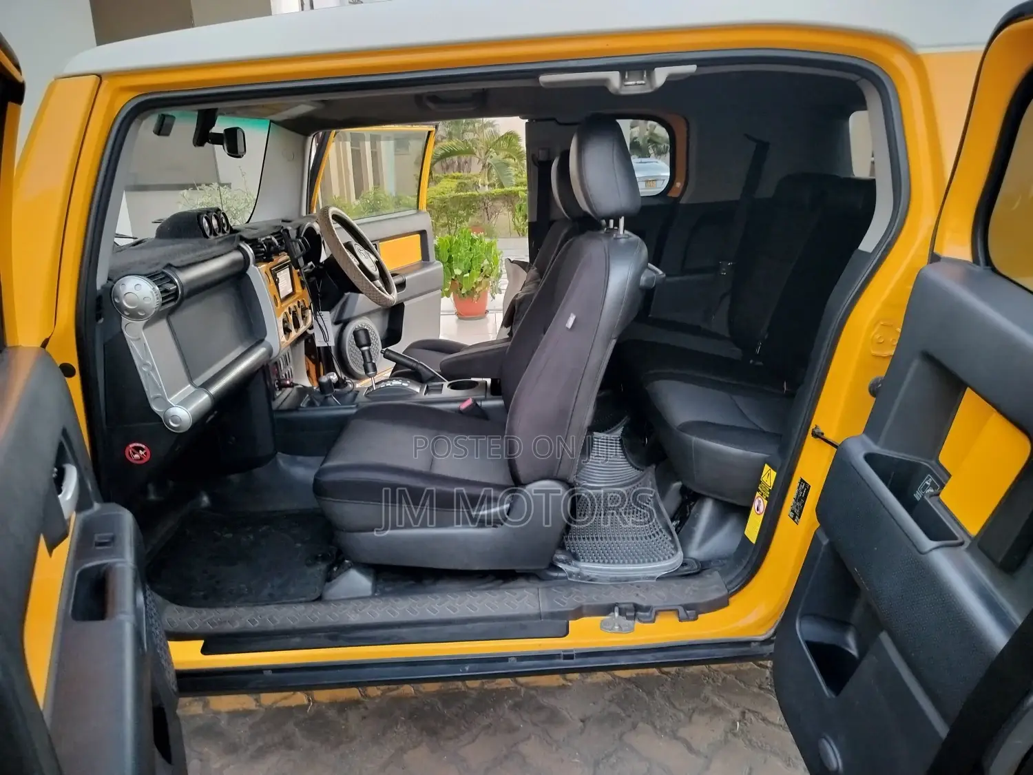 Toyota FJ Cruiser 2012 Yellow