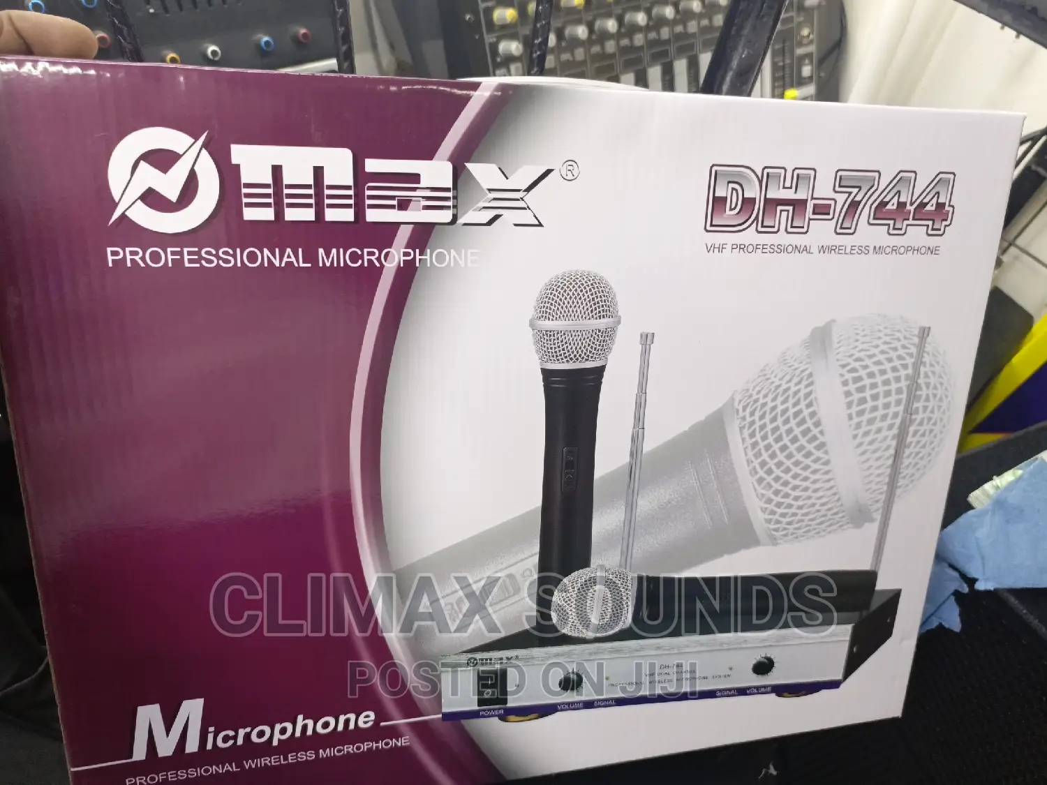 Wireless Microphone Max 744