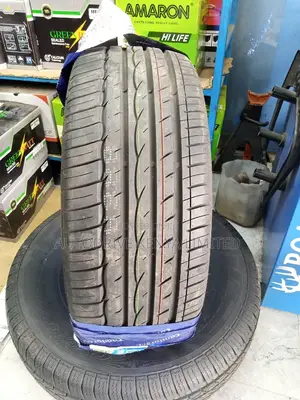 225/45r18 Comforser Tire