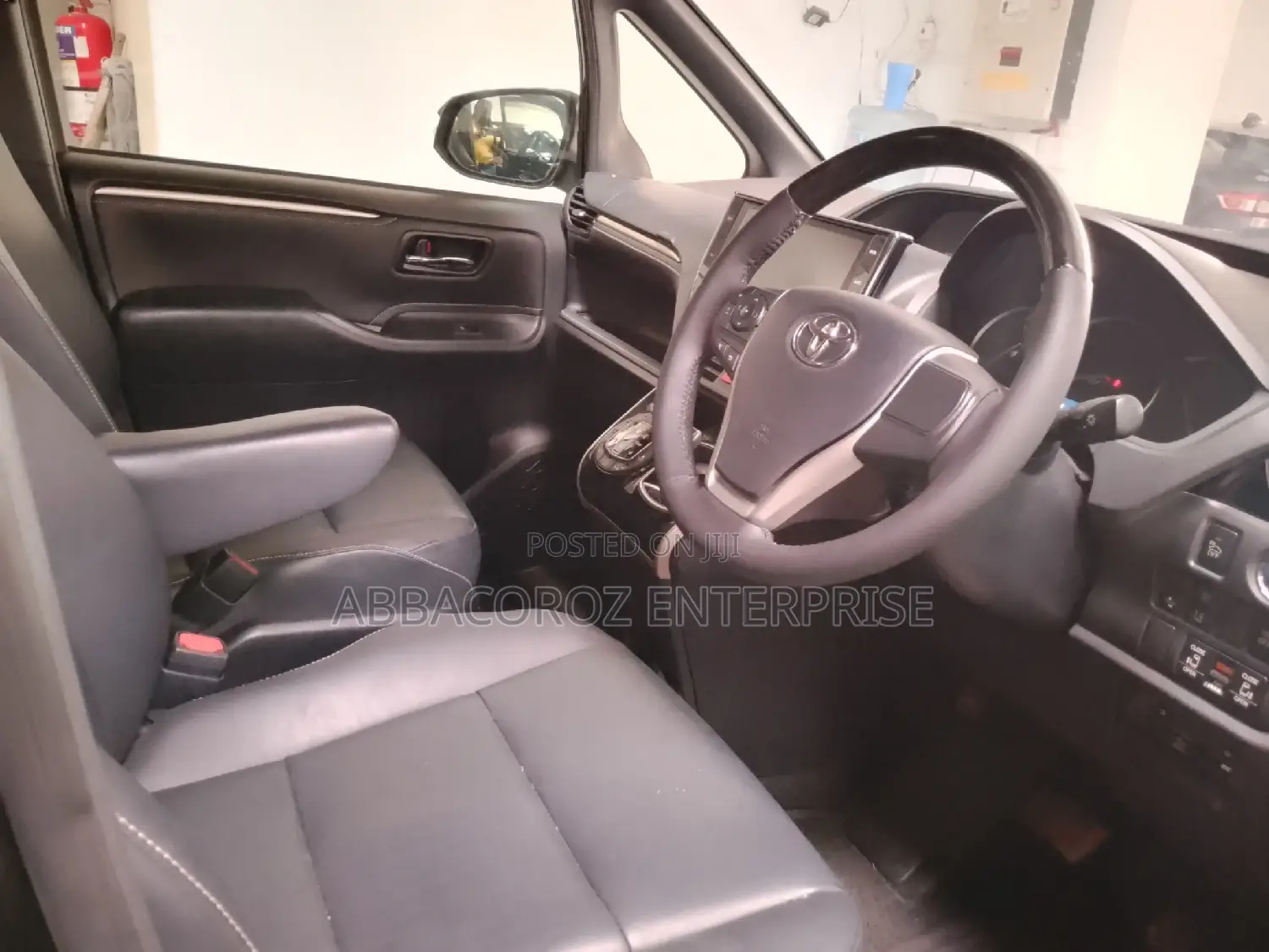 Toyota Esquire 2016 Black