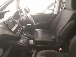 Toyota Noah 2015 Silver