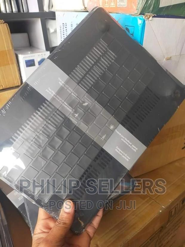 Light Design Ensures Your Macbook Stays Light on It's Feet - main view