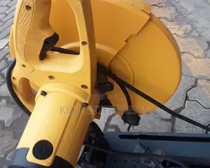 Dewalt Saw Cut Machine