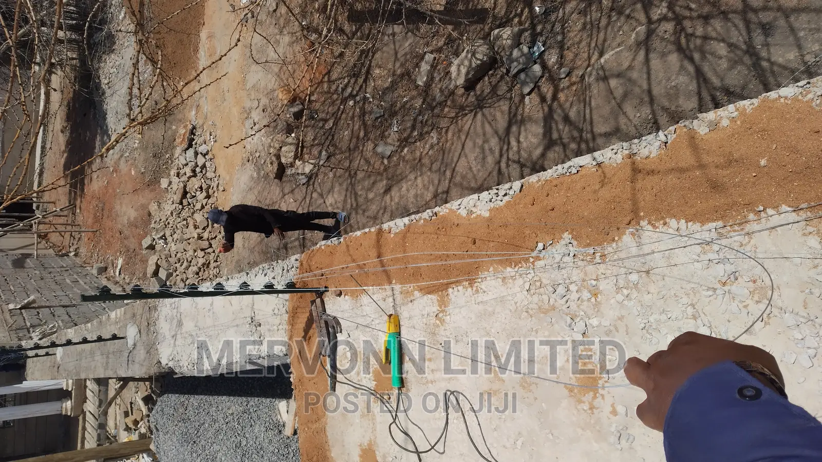 50 by 100 Electric Fencing System With Green Razor