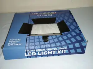 Video Light Kit , Rechargeable and Plug-Powered