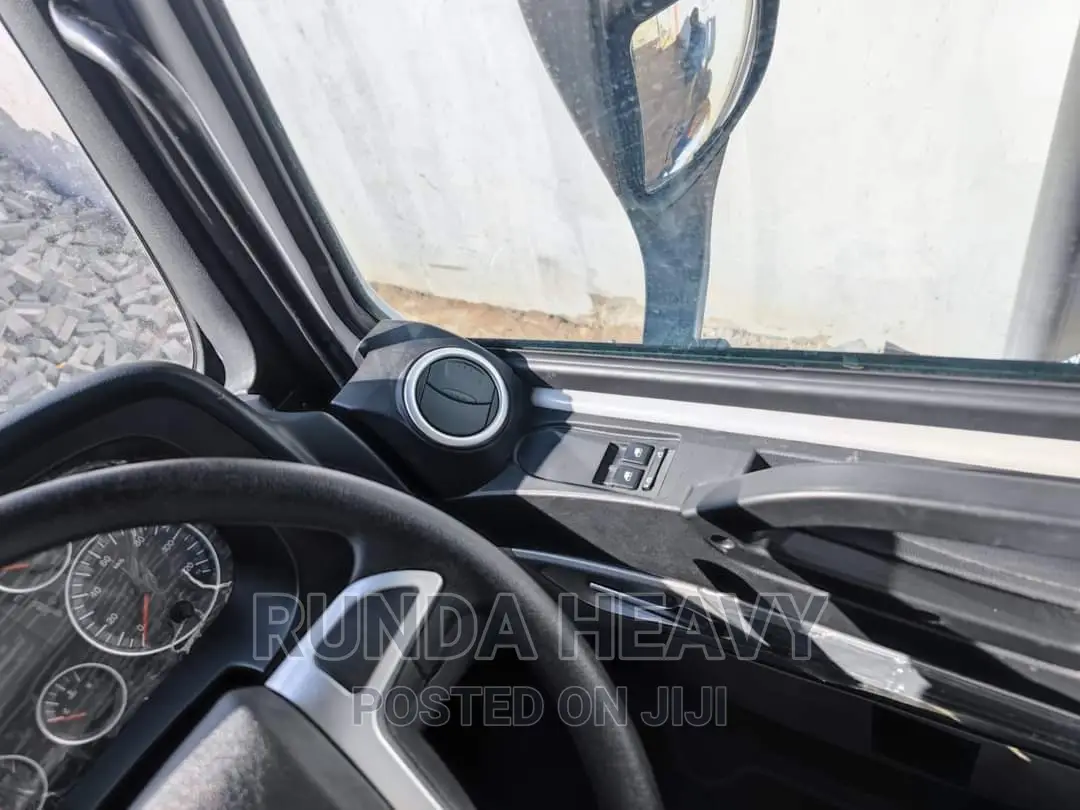 Sinotruk Howo Nx Prime Mover 371 HP