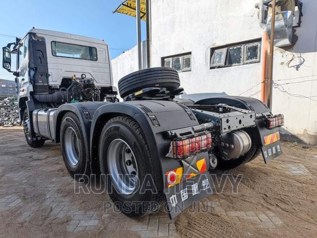 Sinotruk Howo Nx Prime Mover 371 Hp - thumbnail 4