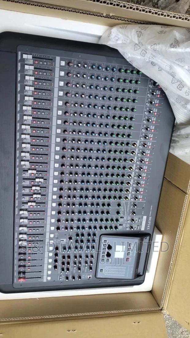 Premium Mixer Yamaha MGP24X - main view