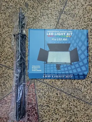 Original Pro Led Uc -600 Professional Light Kit. With Stad