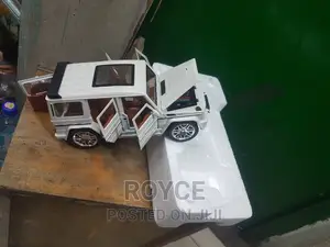 G63 Mercedes Benz 1:24 Die- Cast Toy