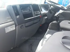 Isuzu ELF Truck 2017 Blue