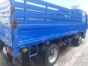Isuzu ELF Truck 2017 Blue