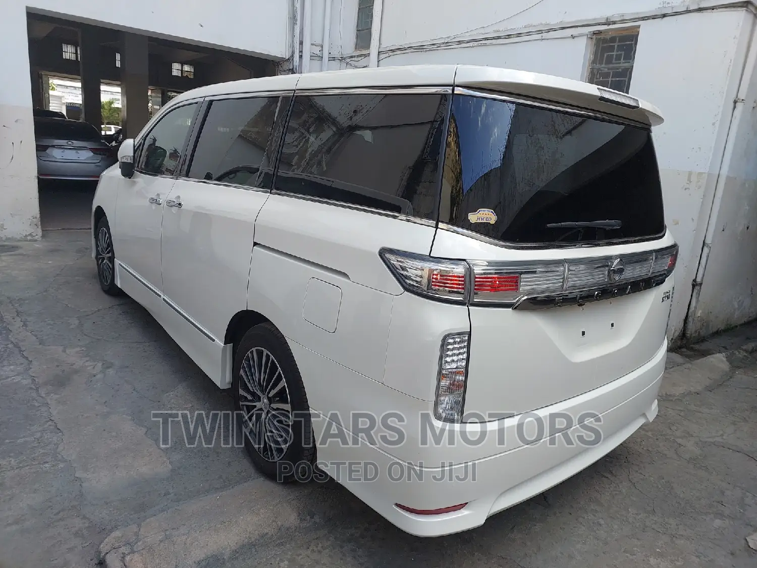 Nissan Elgrand 2017 Pearl