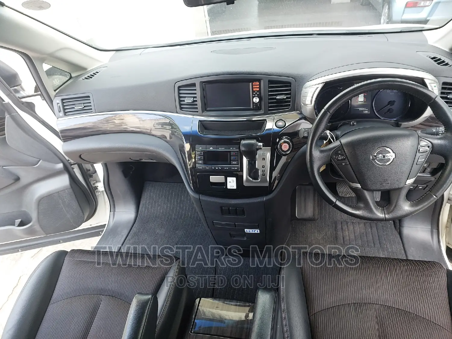 Nissan Elgrand 2017 Pearl