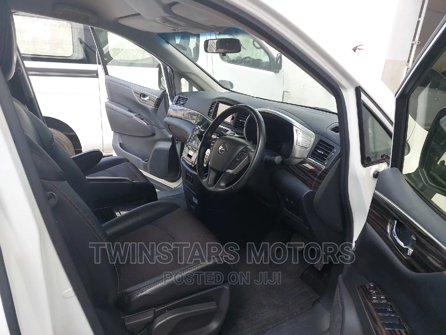 Nissan Elgrand 2017 Pearl