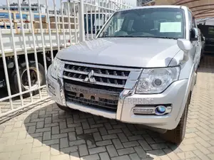 Mitsubishi Pajero 2016 Silver