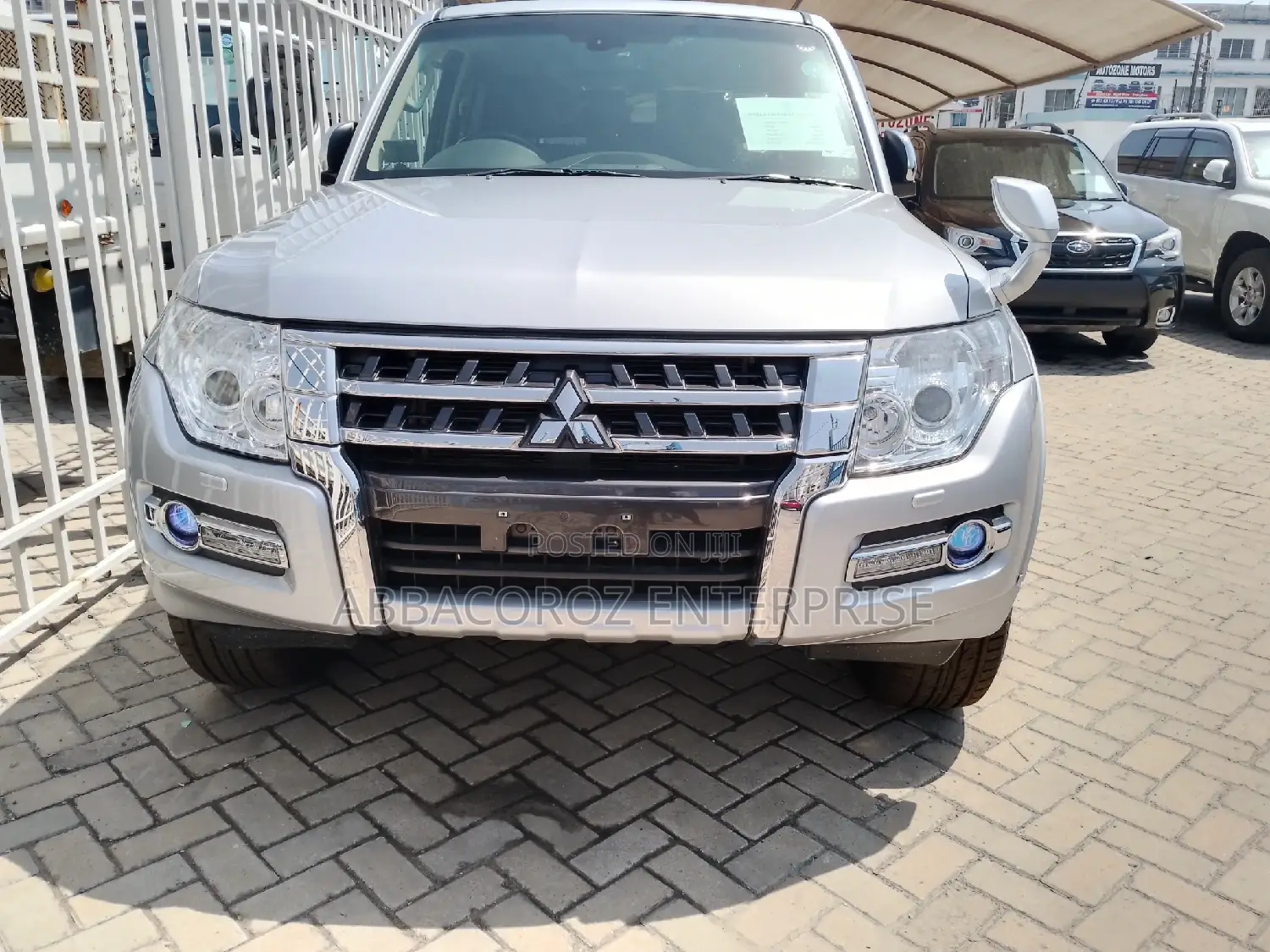 Mitsubishi Pajero 2016 Silver