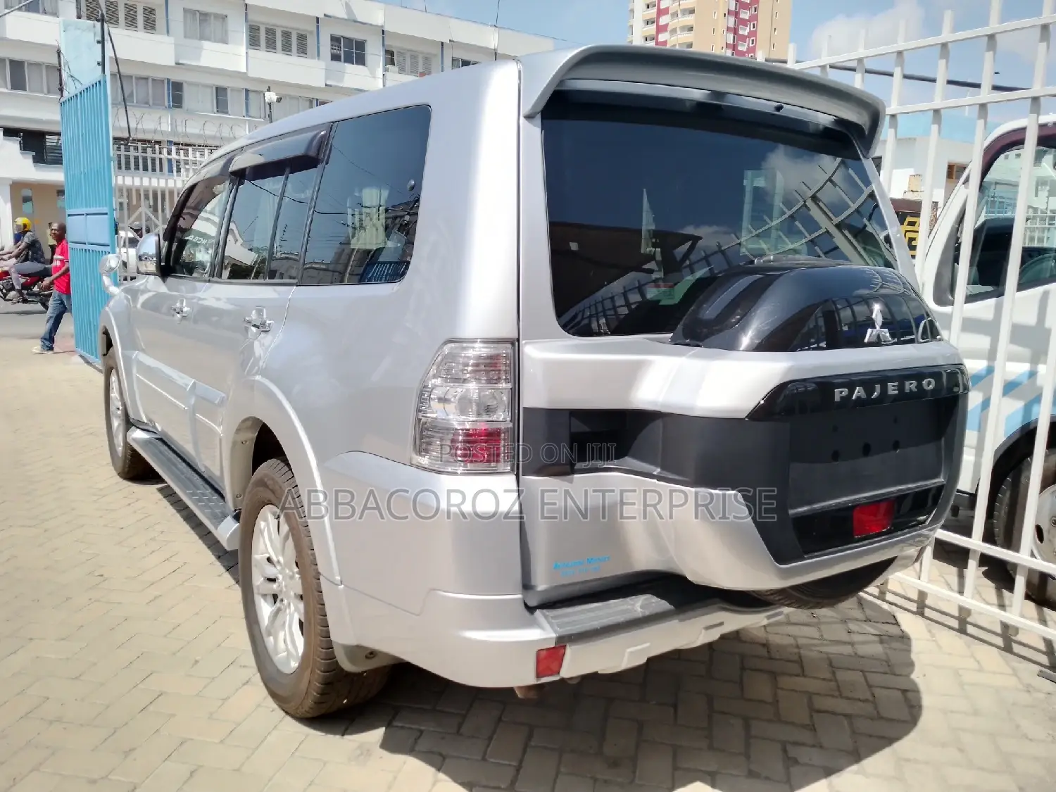 Mitsubishi Pajero 2016 Silver