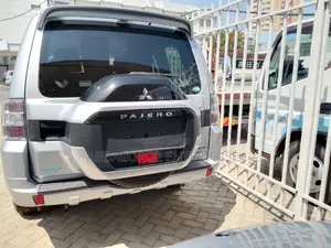 Mitsubishi Pajero 2016 Silver