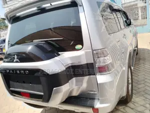 Mitsubishi Pajero 2016 Silver