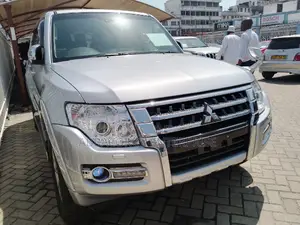 Mitsubishi Pajero 2016 Silver