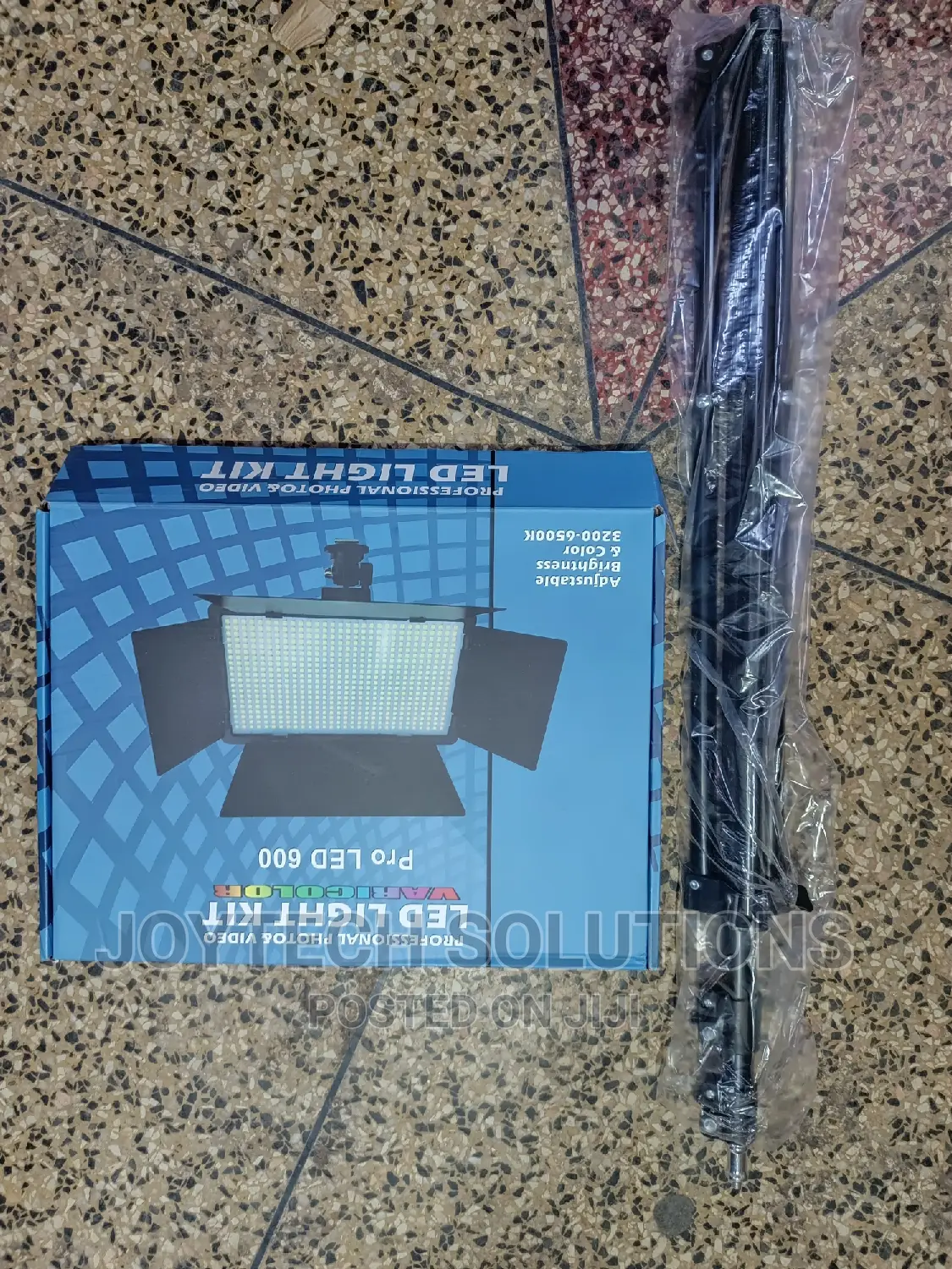 Professional Photo Vedio Led Light Kit. Uc- 600 With Stand