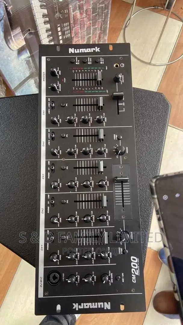 Dj Mixer CM200 Numark