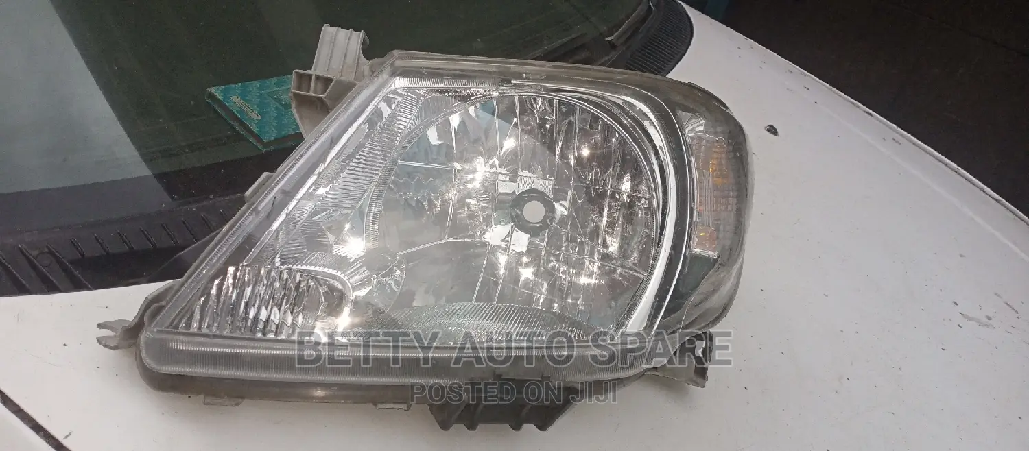 Toyota Hilux Vigo Headlight