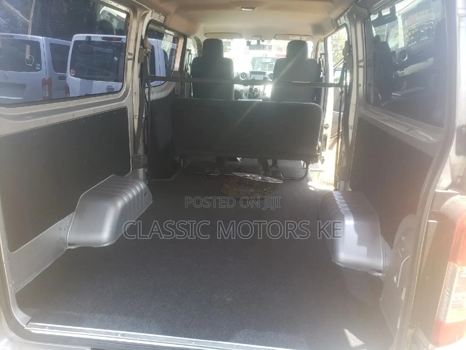 Nissan Caravan (Urvan) 2016 Silver