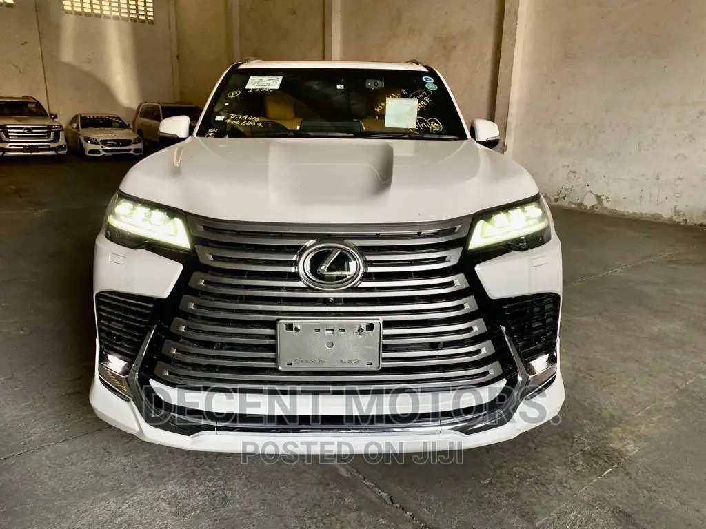 Lexus LX 2022 White