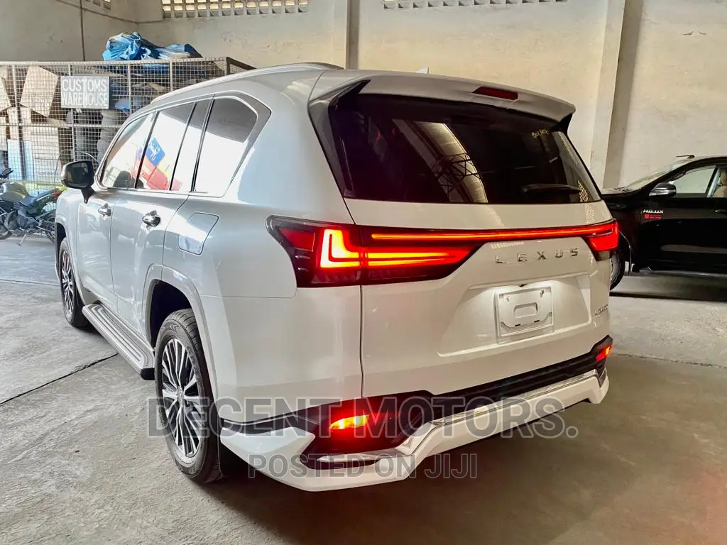 Lexus LX 2022 White