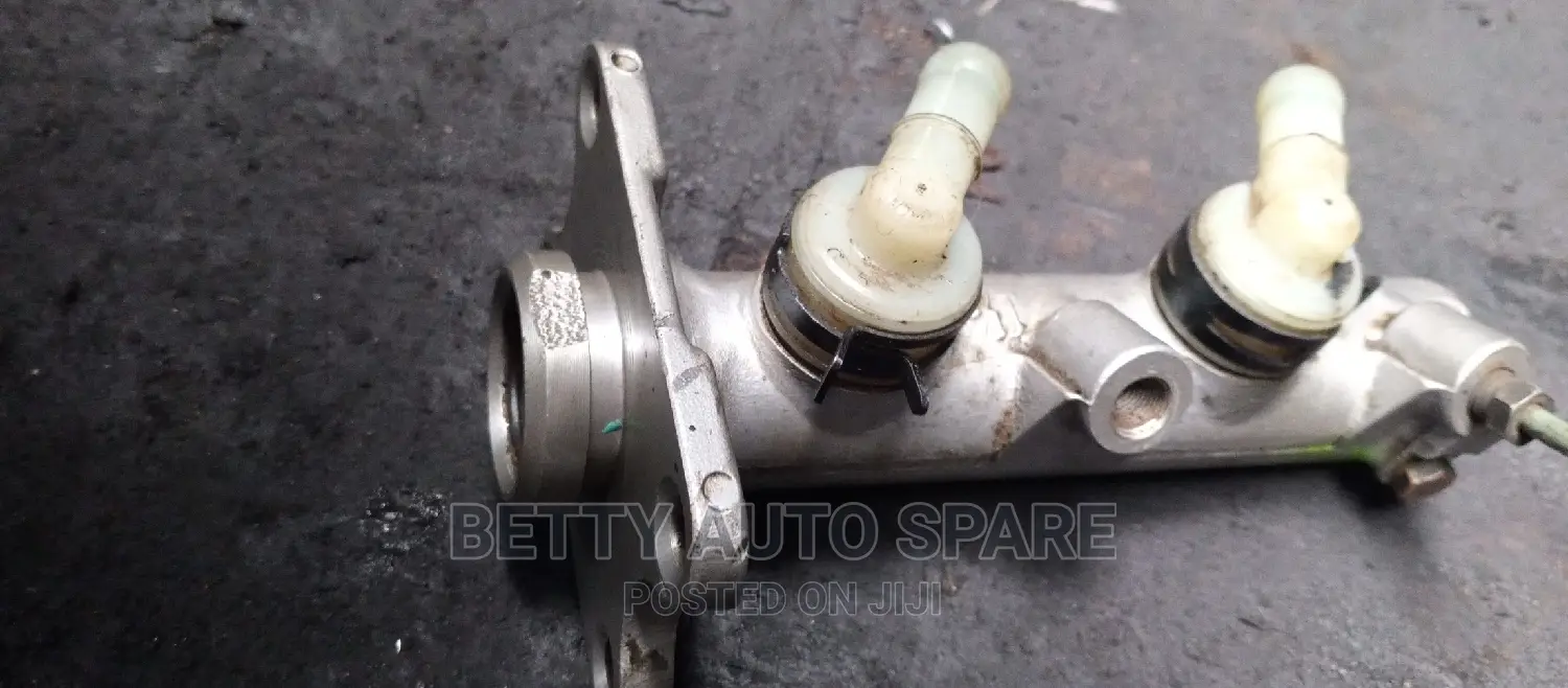 Toyota Hiace 9 L Master Cylinder