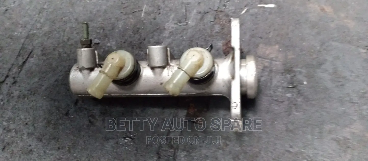 Toyota Hiace 9 L Master Cylinder