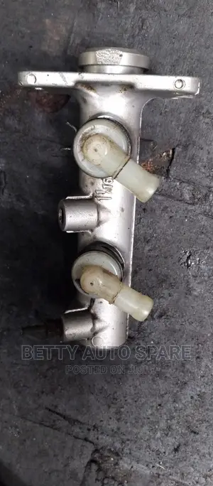 Toyota Hiace 9 L Master Cylinder