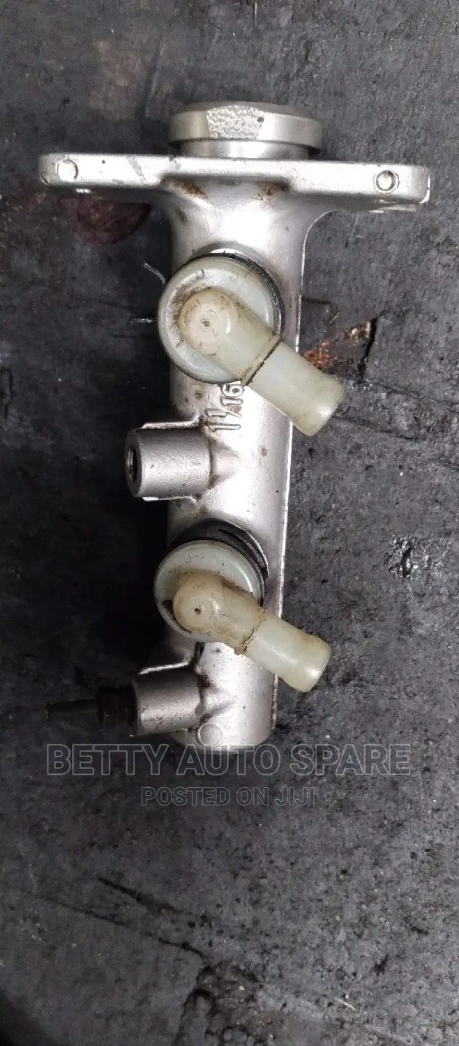 Toyota Hiace 9 L Master Cylinder