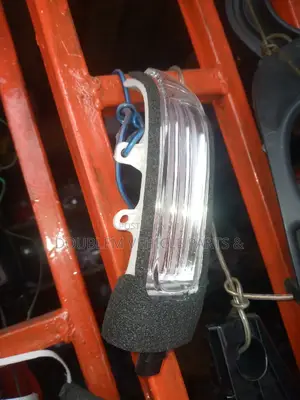Sidemirror Indicator Toyota Axio 2007,008,2010/Mark X