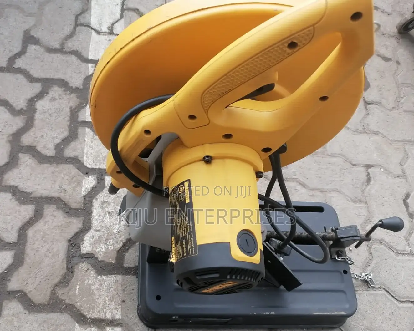 Dewalt-Saw Machine