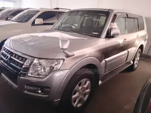 Mitsubishi Pajero 2015 Gray
