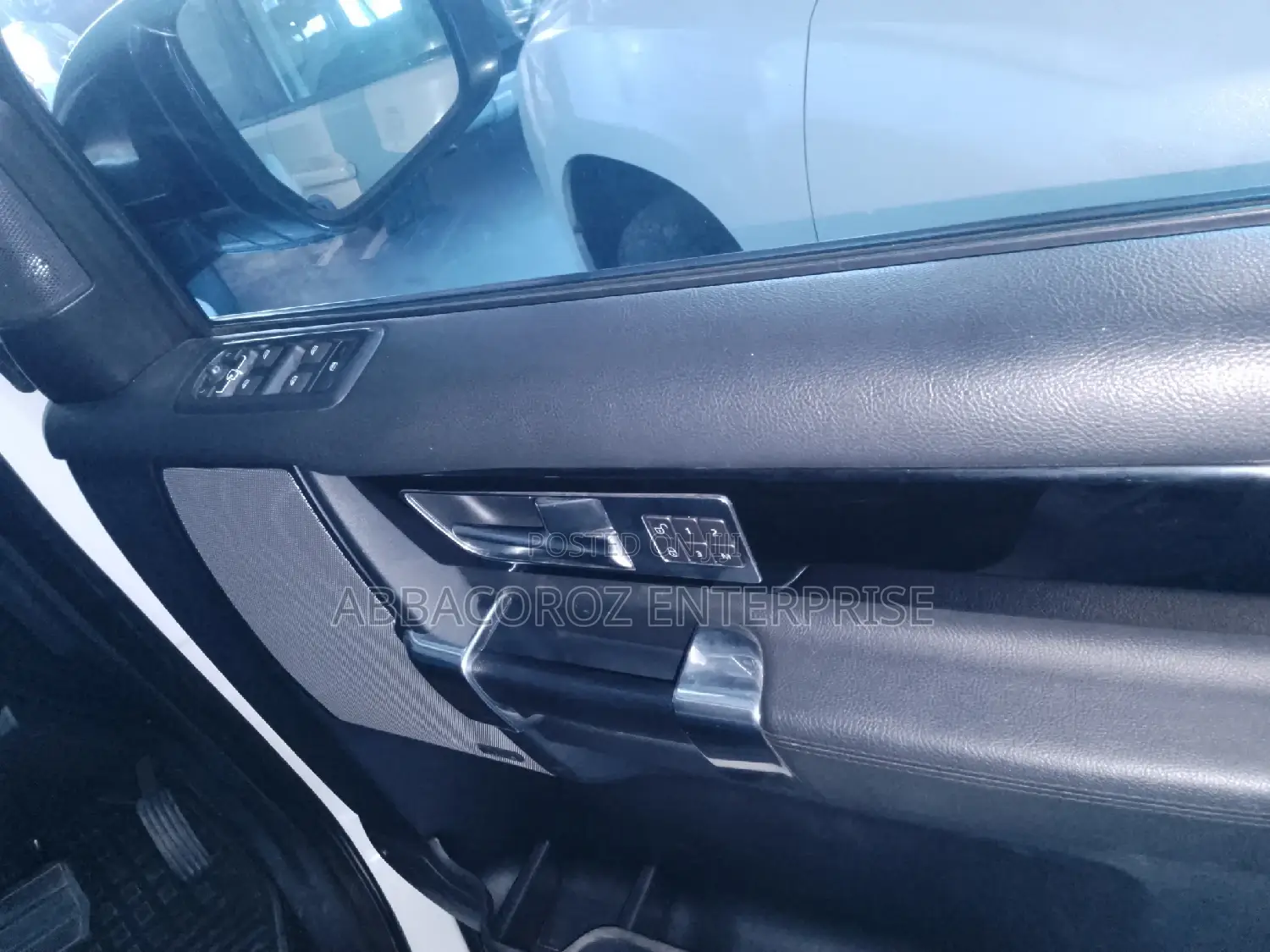 Land Rover Discovery 2015 White