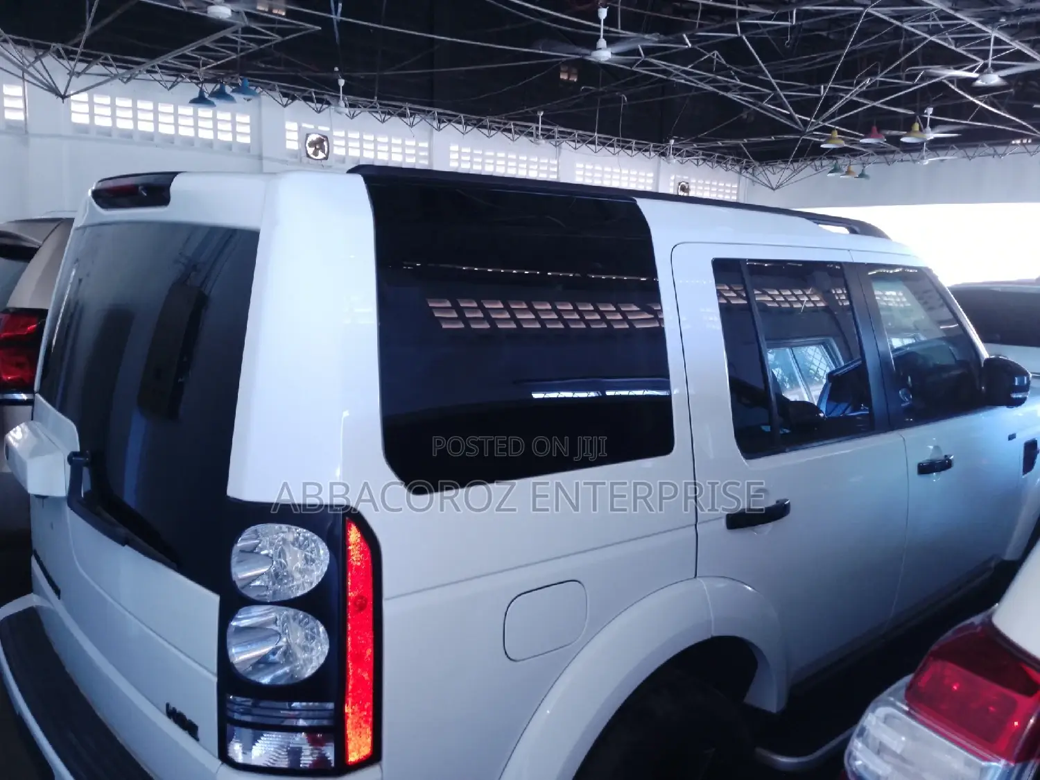 Land Rover Discovery 2015 White