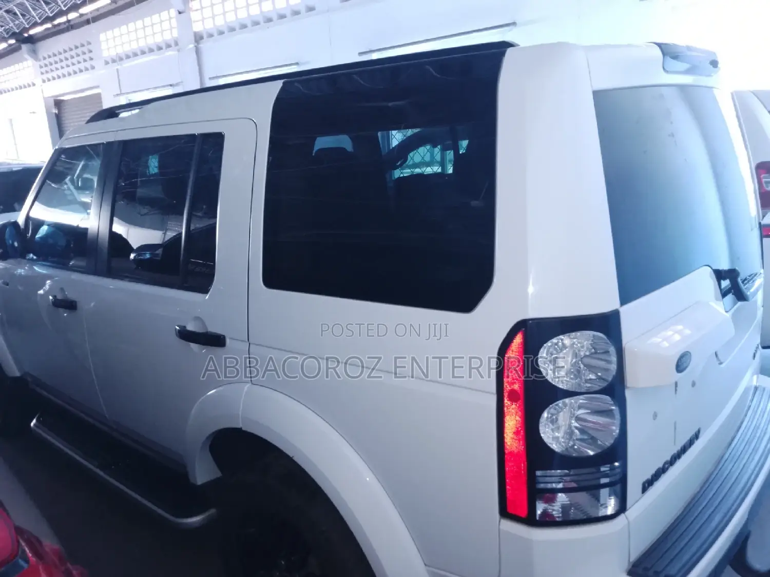 Land Rover Discovery 2015 White