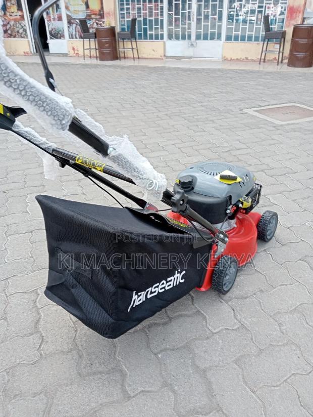 Good Quality Lawn Mowers Ideal for Your Home Compound Lawns