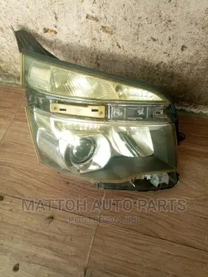 Headlight Voxy 2012