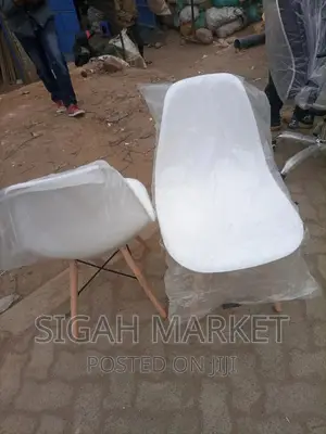 Aemes Chair