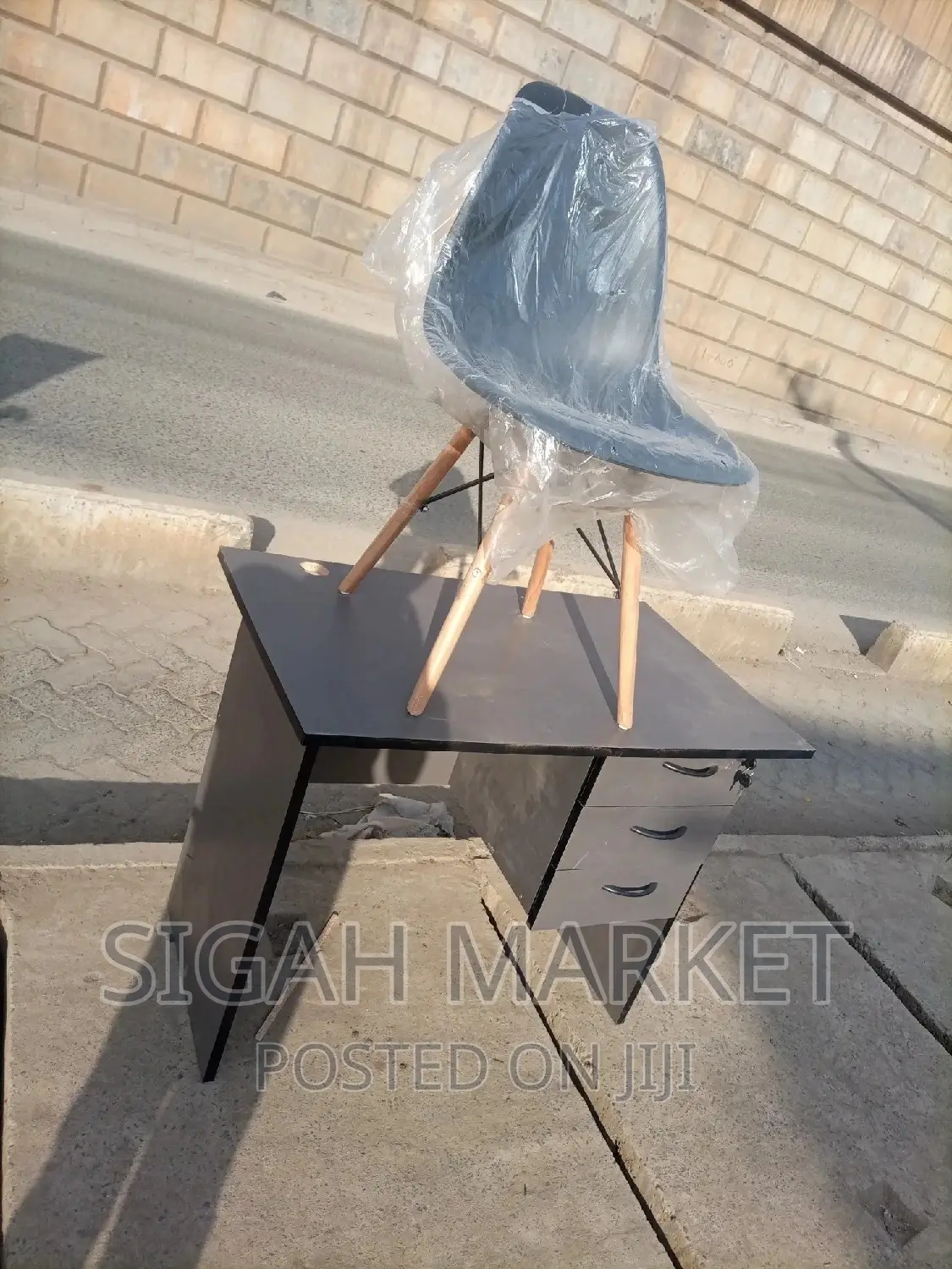 Aemes Chair