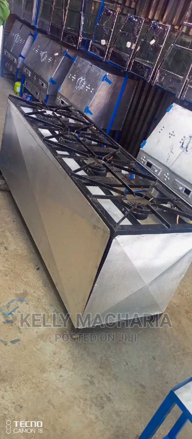 Four Burner Closed Gas Grill Jikos