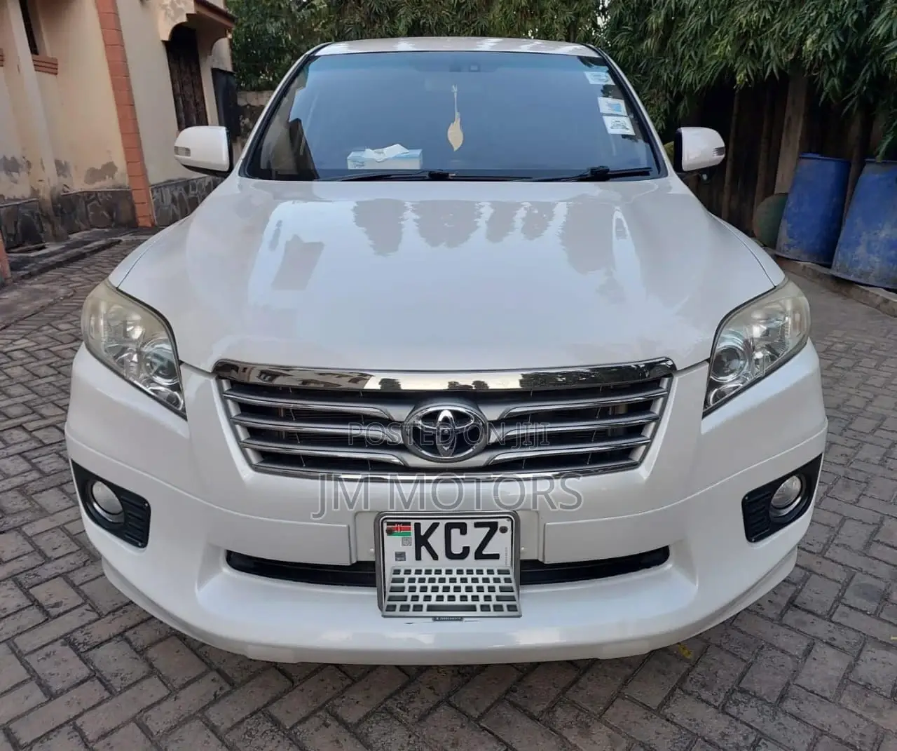 Toyota Vanguard 2013 White
