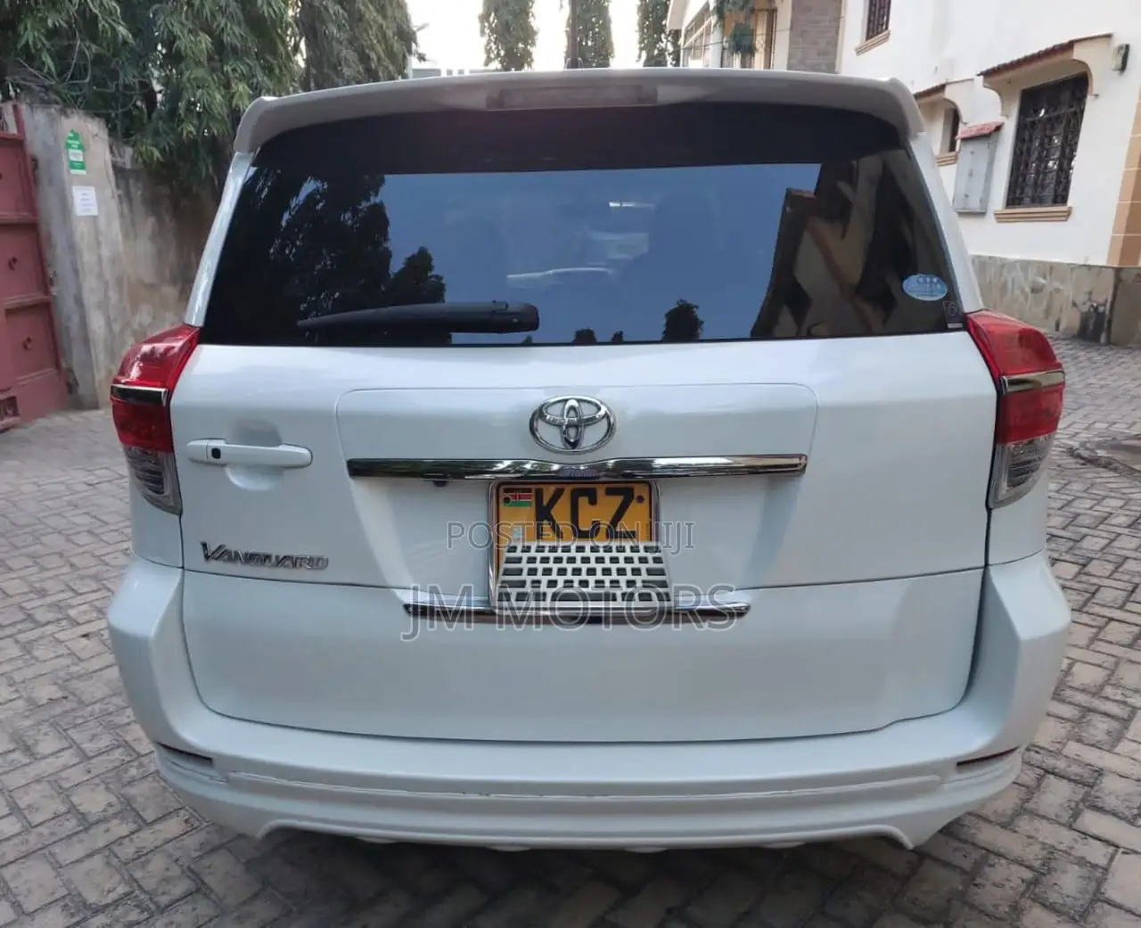 Toyota Vanguard 2013 White